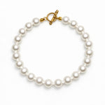 Pulsera de perla blanca 8 mm sobre fondo blanco