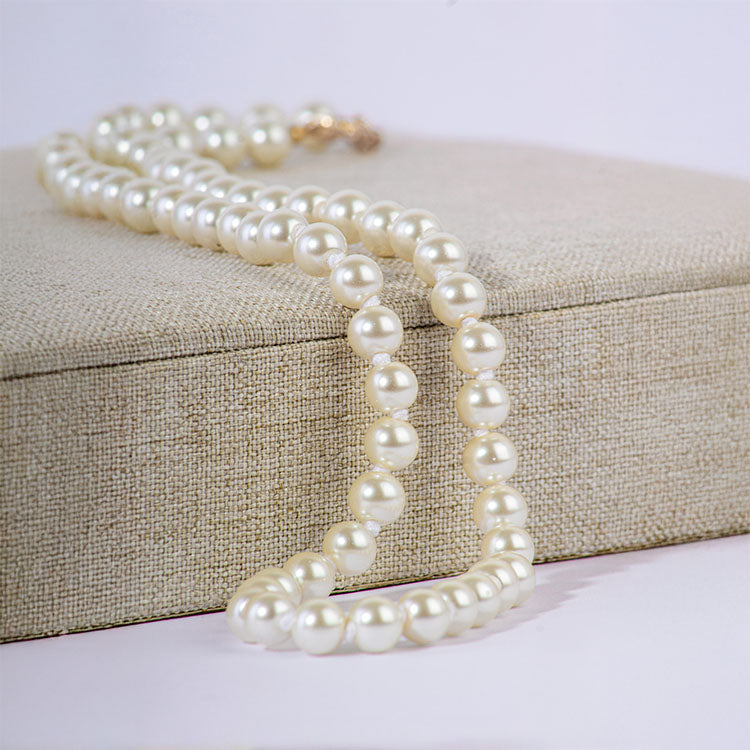 Collar clásico blanco