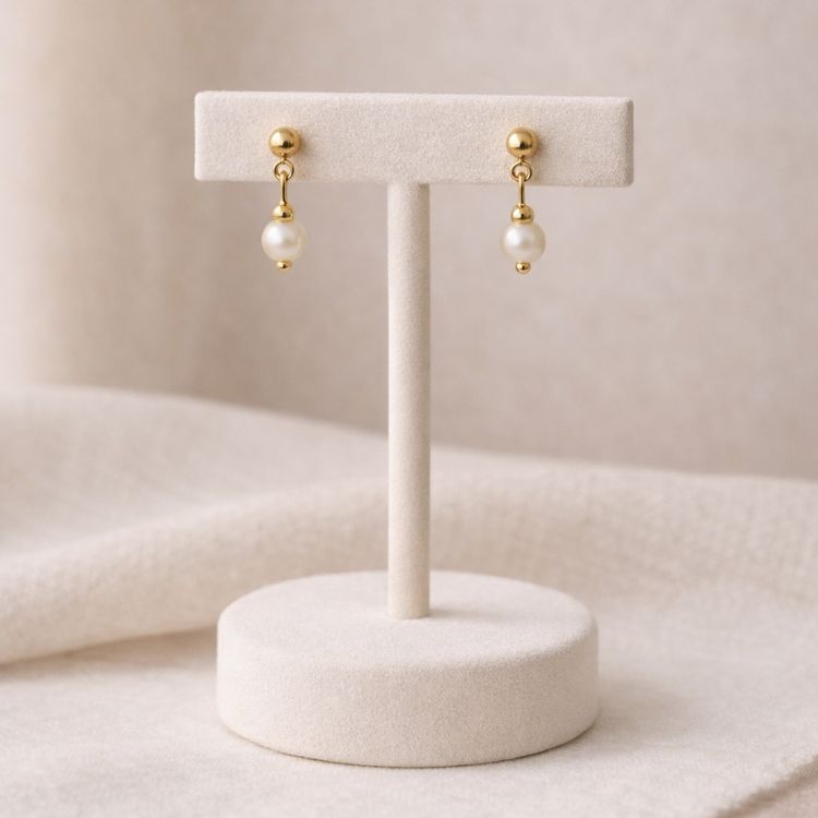 Aretes de perla blanca 6 mm en exhibidor