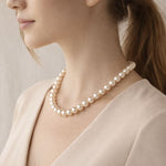 Caída marcada del collar de perla crema grande