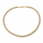 Collar de perla crema 8 mm sobre fondo blanco