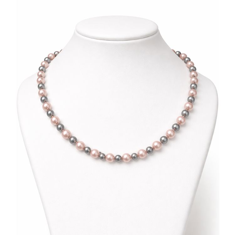 Collar de perlas rosa y gris en cuello exhibidor