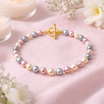 Pulsera de perlas delicada en composición
